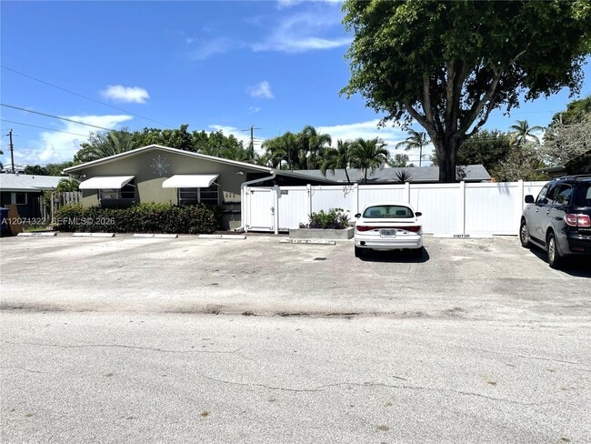 Building Photo - 225 NW 23rd St Unit 1