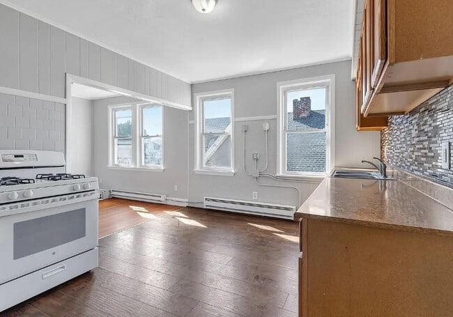 109 Pocasset Ave Unit 2