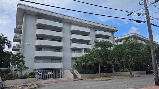 Building Photo - 110 S Shore Dr Unit 4E