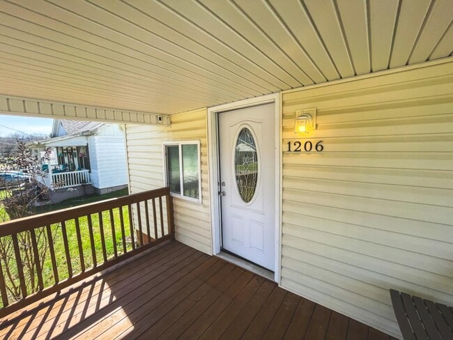 Photo - 1206 Golf St