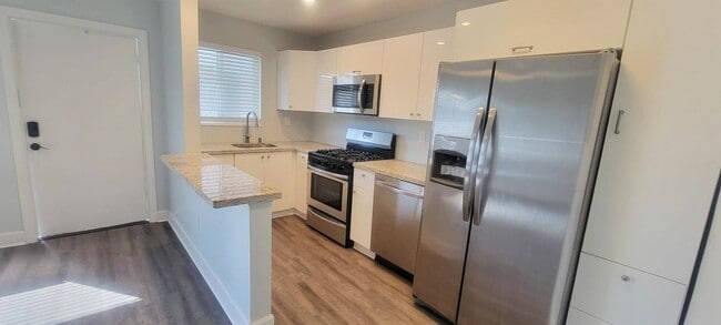 Open kitchen - 1107 N 26th Ave