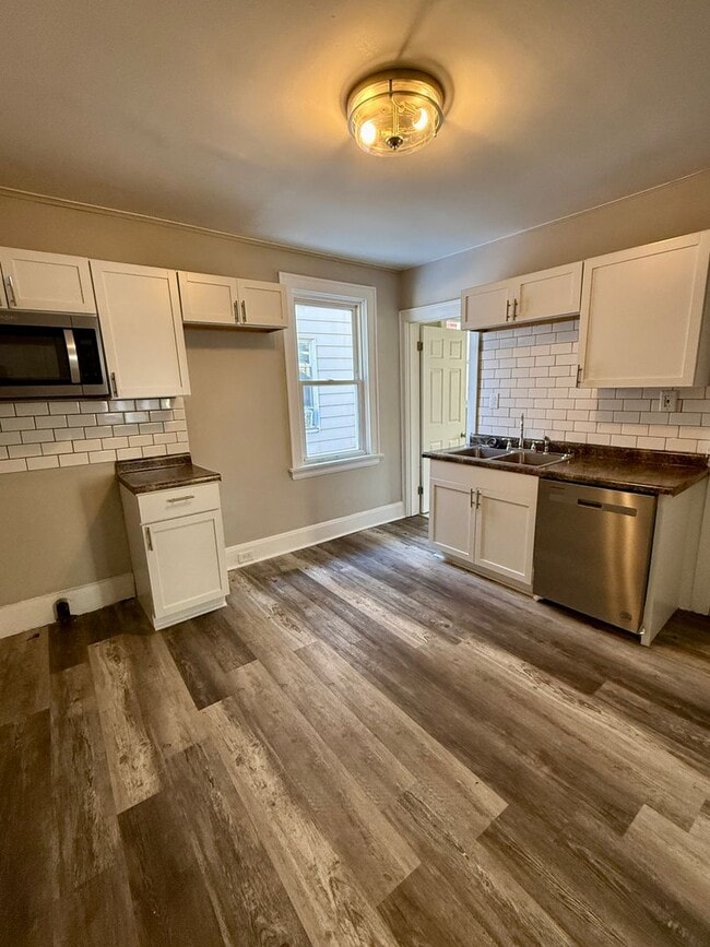 Photo - Adorable and spacious 2 bedroom immediatel...