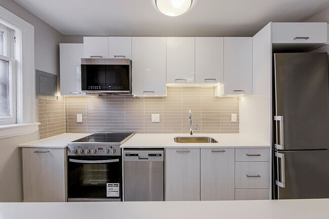 Building Photo - Tichester Park Manors