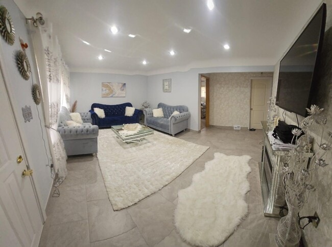 Photo - 8179 Whitefield St