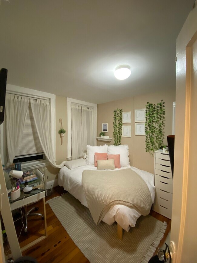 Building Photo - 221 Hanover St Rental