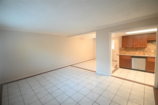 Photo - 8340 La Roche Ln