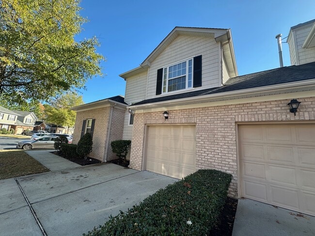 Photo - 1463 Otterbourne Cir