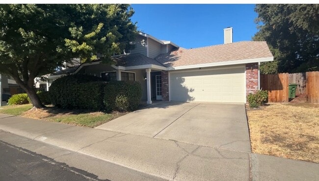 Building Photo - Spacious Halfplex Rental