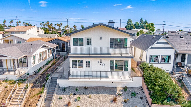 Photo - 770 W 2nd St Unidad 1