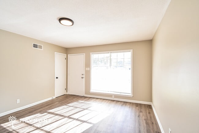 Photo - 4859 Gill Rd