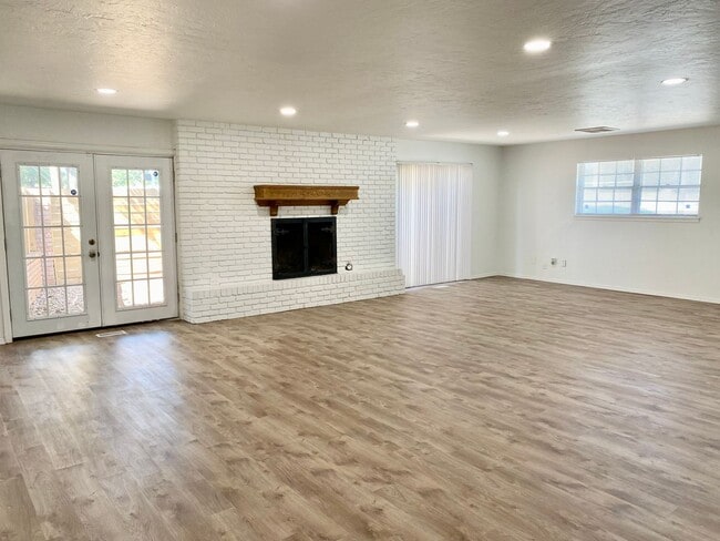 Photo - Large 3 Bed 2 Bath off NW 63rd & N. Villa in OKC