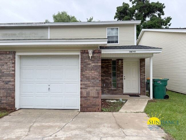 Building Photo - Newly Renovated 3 Bedroom Townhouse in Fort Walton Beach!