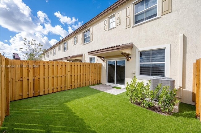 Building Photo - 2747 SE 26th Rd