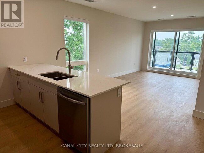 Photo - 8 Hutt Ln