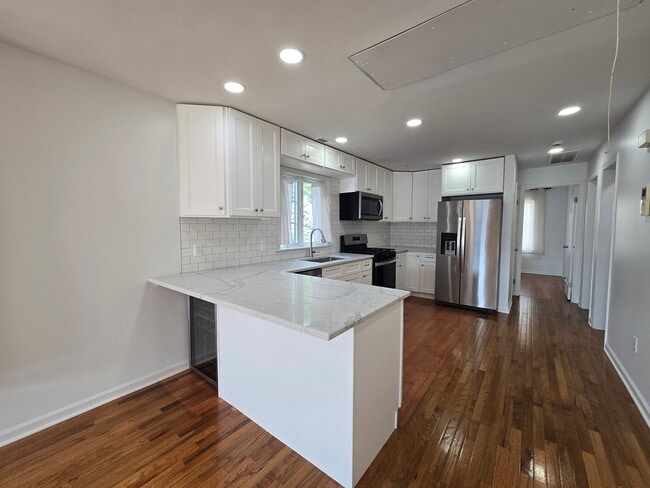 Photo - 727 Warburton Ave Unit 3rd Floor Residence