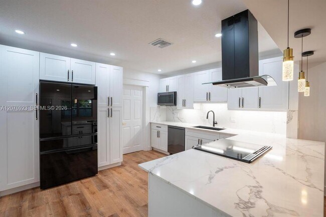 Building Photo - 3468 NE 17th Ave Unit 2