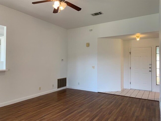 Photo - 210 Evergreen Cir