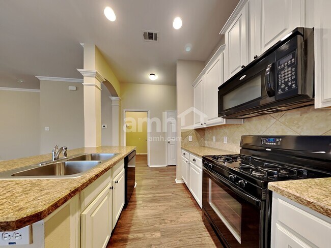 Photo - 421 Sugarberry Ln