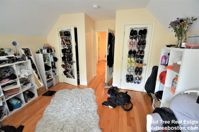 Building Photo - 74 Brooks St Unit 2 Rental