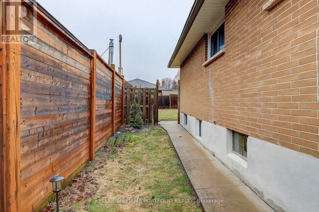 Photo - 962 Willowdale Ave