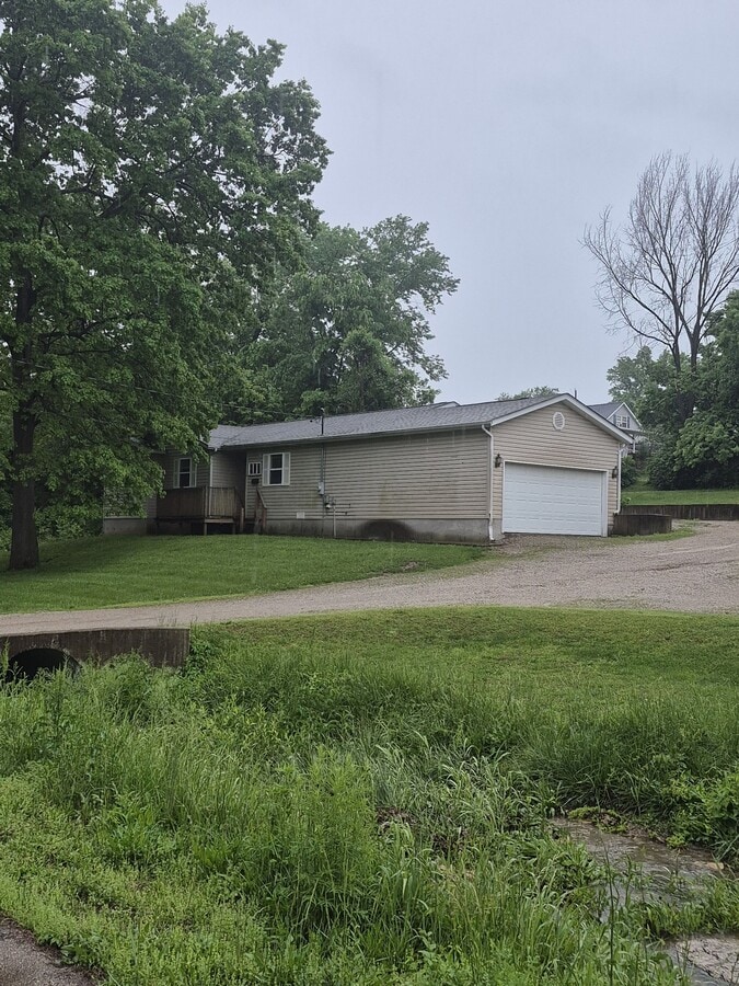 Photo - 301 Low St