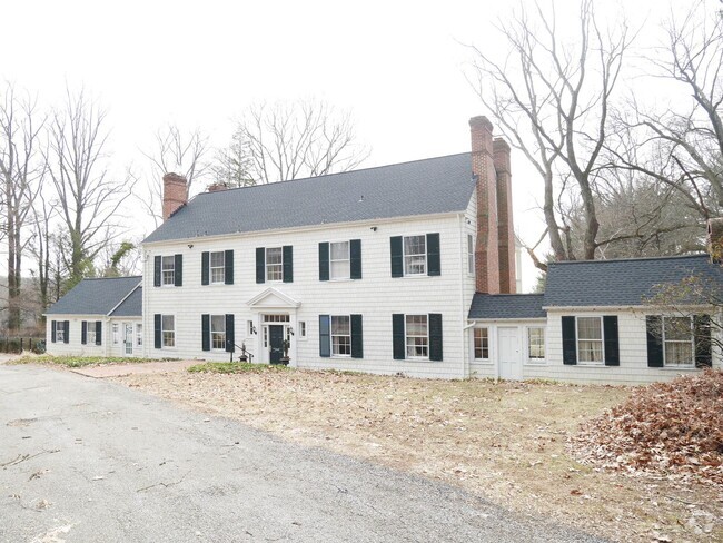 Building Photo - Stunning 1928 Estate Home in Caves Valley ...