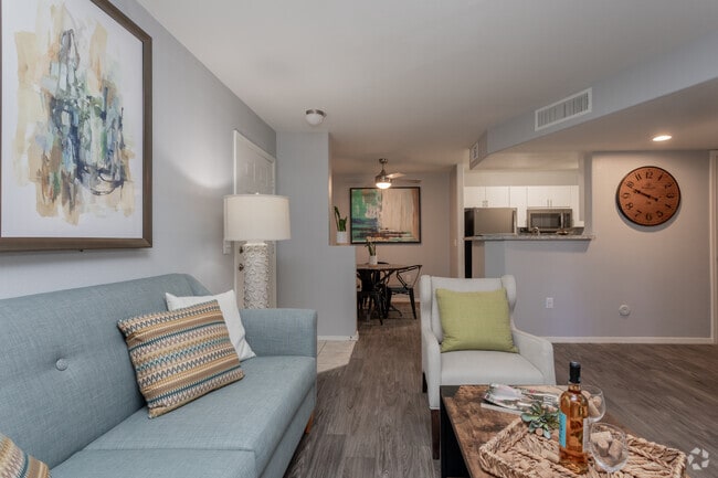 2BR, 1BA - 889 SF - Port Royale