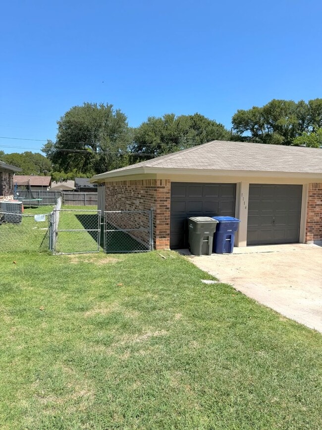Photo - 1114 Rhonda Lee St