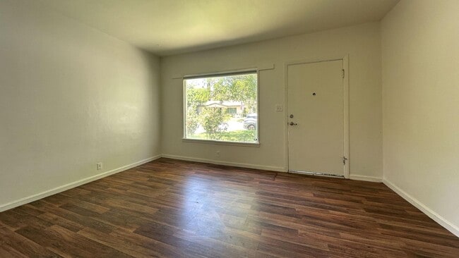 Photo - Price Reduced- Spacious 2 Bedroom, 1 Bathr...