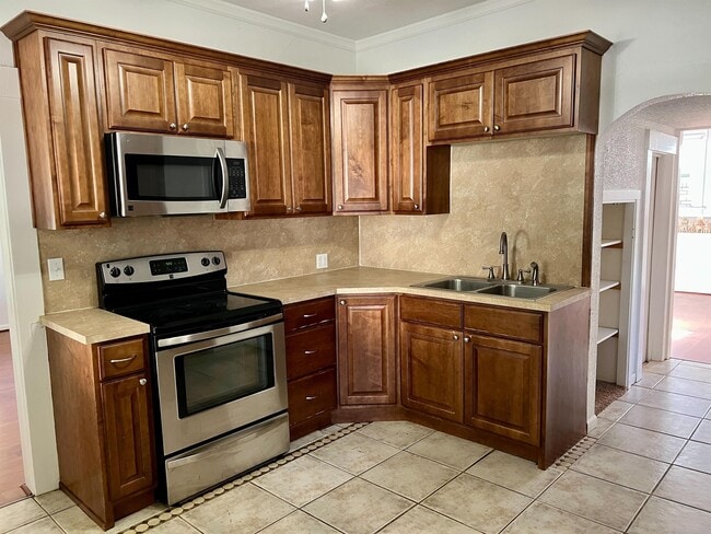 Photo - 1500 Conant Ave