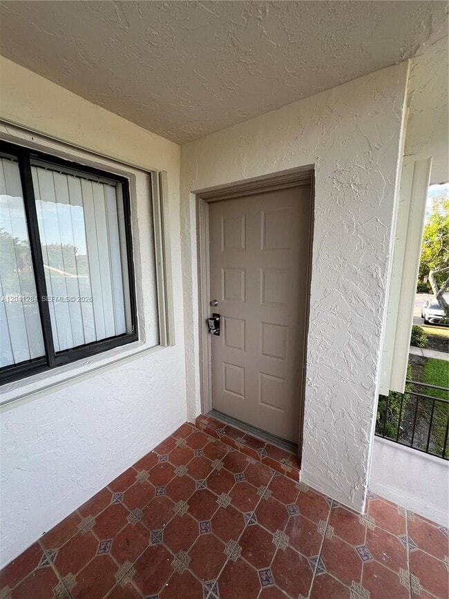 Building Photo - 379 Lakeview Dr Unit 205