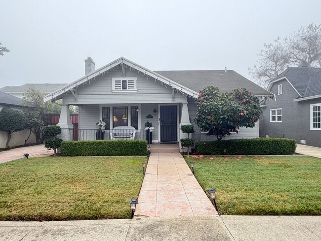 Building Photo - 2 Bed 1 Bath on a quiet street.