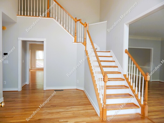 Photo - 125 Broadwell Oaks Ct