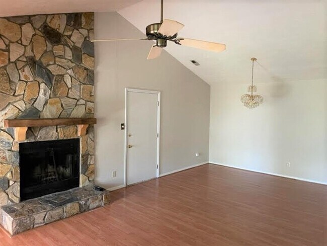 1870 Tryon Dr Unit 6