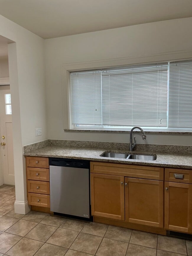 Photo - 3580 Burch Ave Unidad 3580 Burch