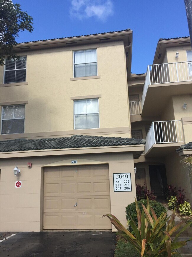Photo - 2040 Greenview Shores Blvd Unit 221