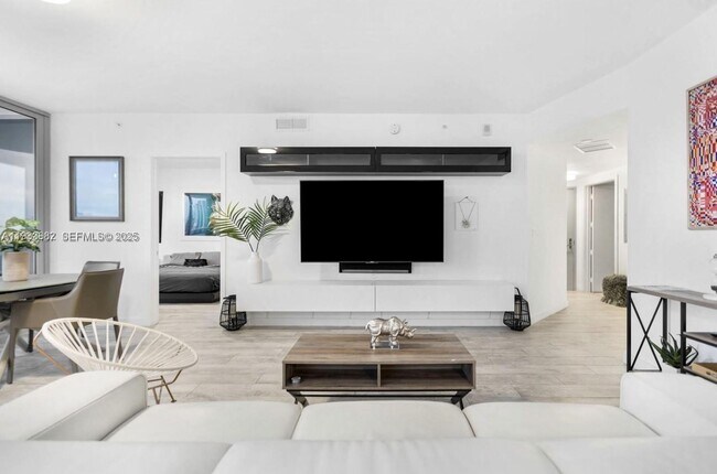 Photo - 488 NE 18th St Unidad 2800