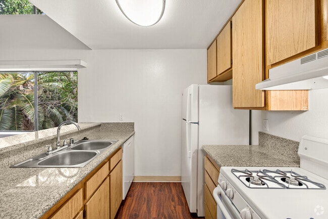 1BR, 2BA - Kitchen