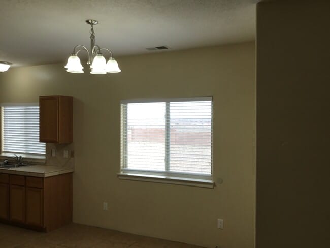 Photo - 709 Loma Pinon Loop NE