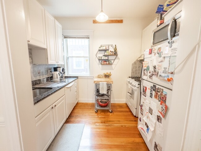 Building Photo - 12 Hamlin St