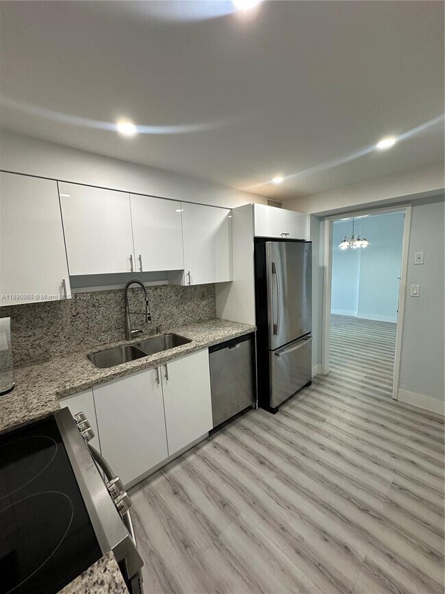 Photo - 400 Kings Point Dr Unidad 614