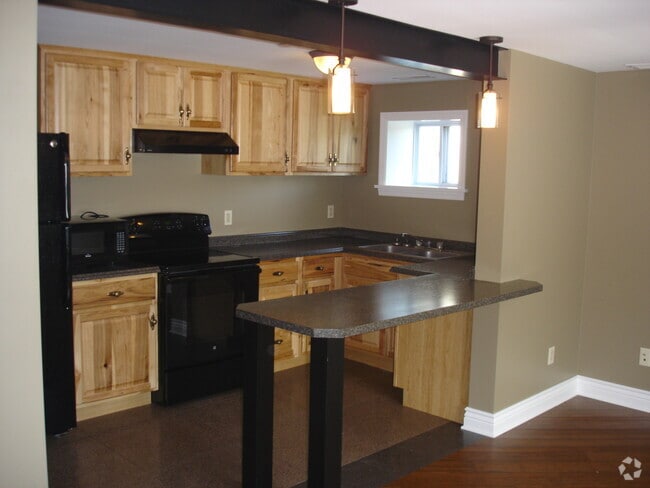 Building Photo - 709 Oak St Rental