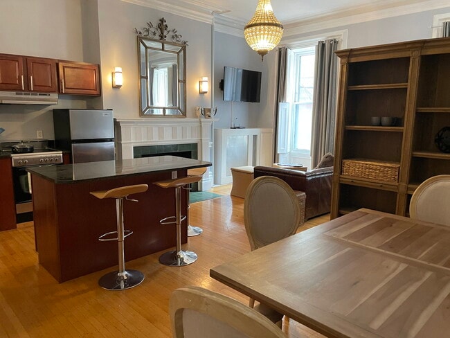 Building Photo - 105 Beacon St Unit 3