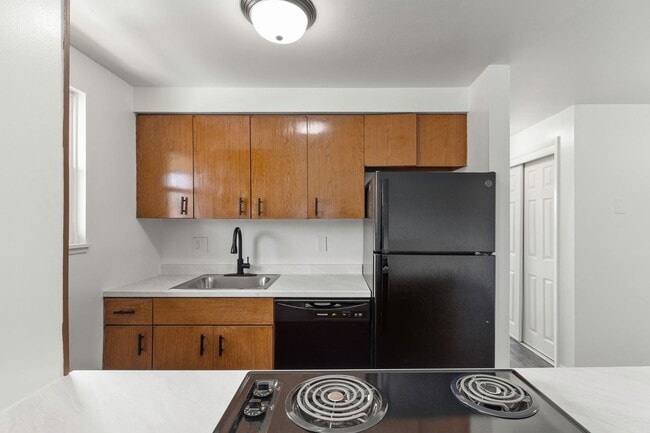 Photo - Swiss Village Apartments