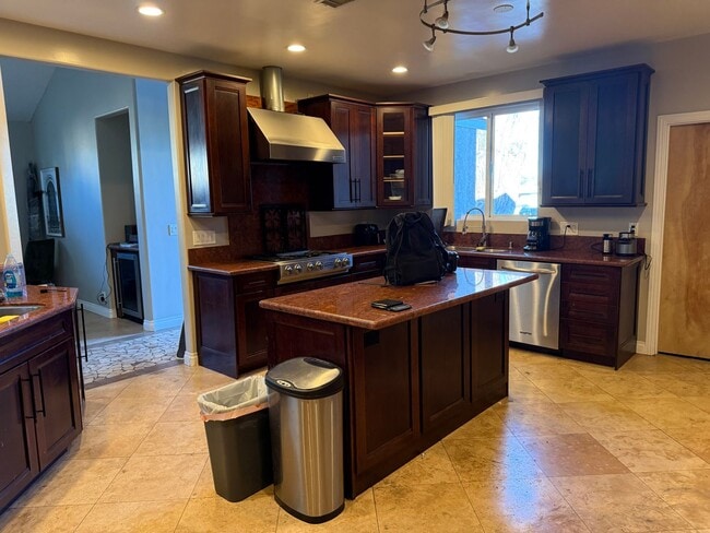 Photo - Large house on Art st!