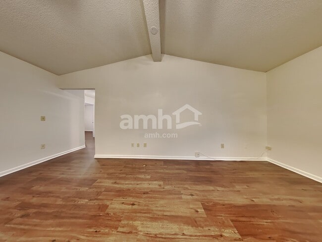 Photo - 8016 Queensferry Ln