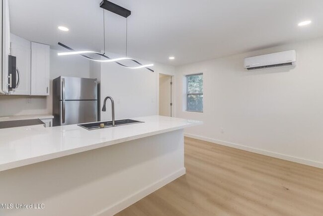 Photo - 264 Mc Donnell Ave