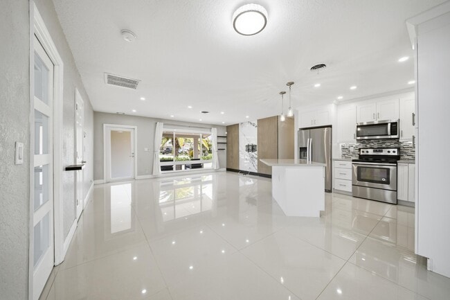 Photo - 5031 NE 23rd Terrace