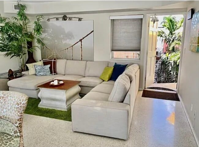 Photo - Cadillac Villa