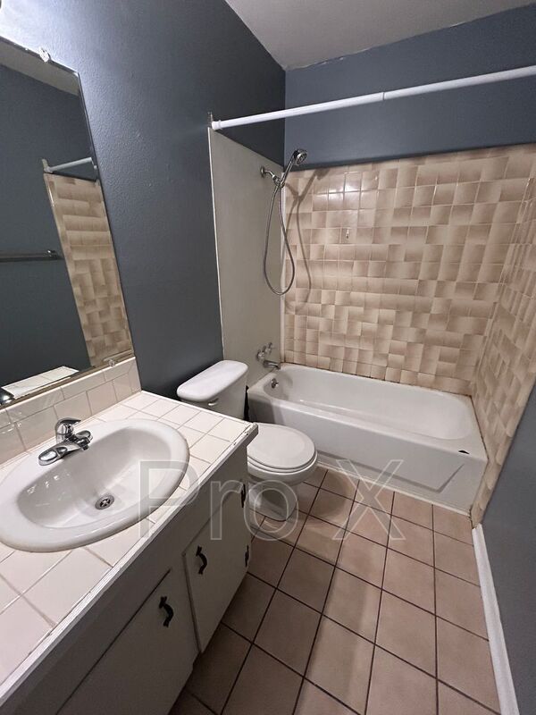 Photo - 8827 Country Club Dr